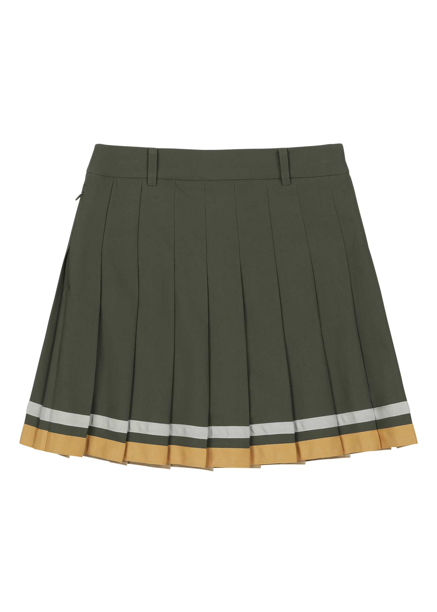 Pleated skort design with color-tipping detail
Simple waistband with a buckle point
Built-in inner shorts for comfortable movement.
