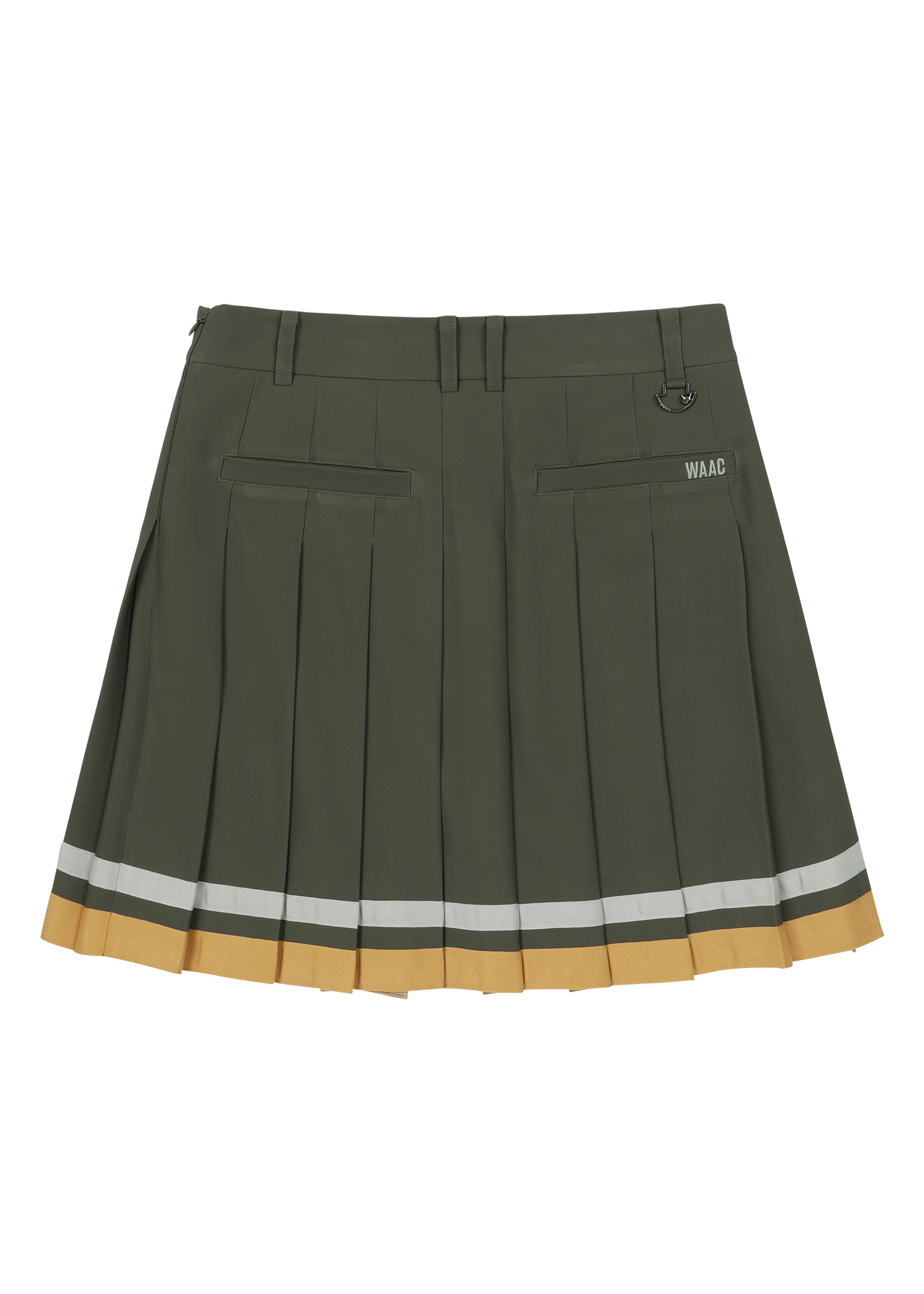 Pleated skort design with color-tipping detail
Simple waistband with a buckle point
Built-in inner shorts for comfortable movement.