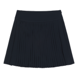 Pleated skort design with color-tipping detail
Simple waistband with a buckle point
Built-in inner shorts for comfortable movement