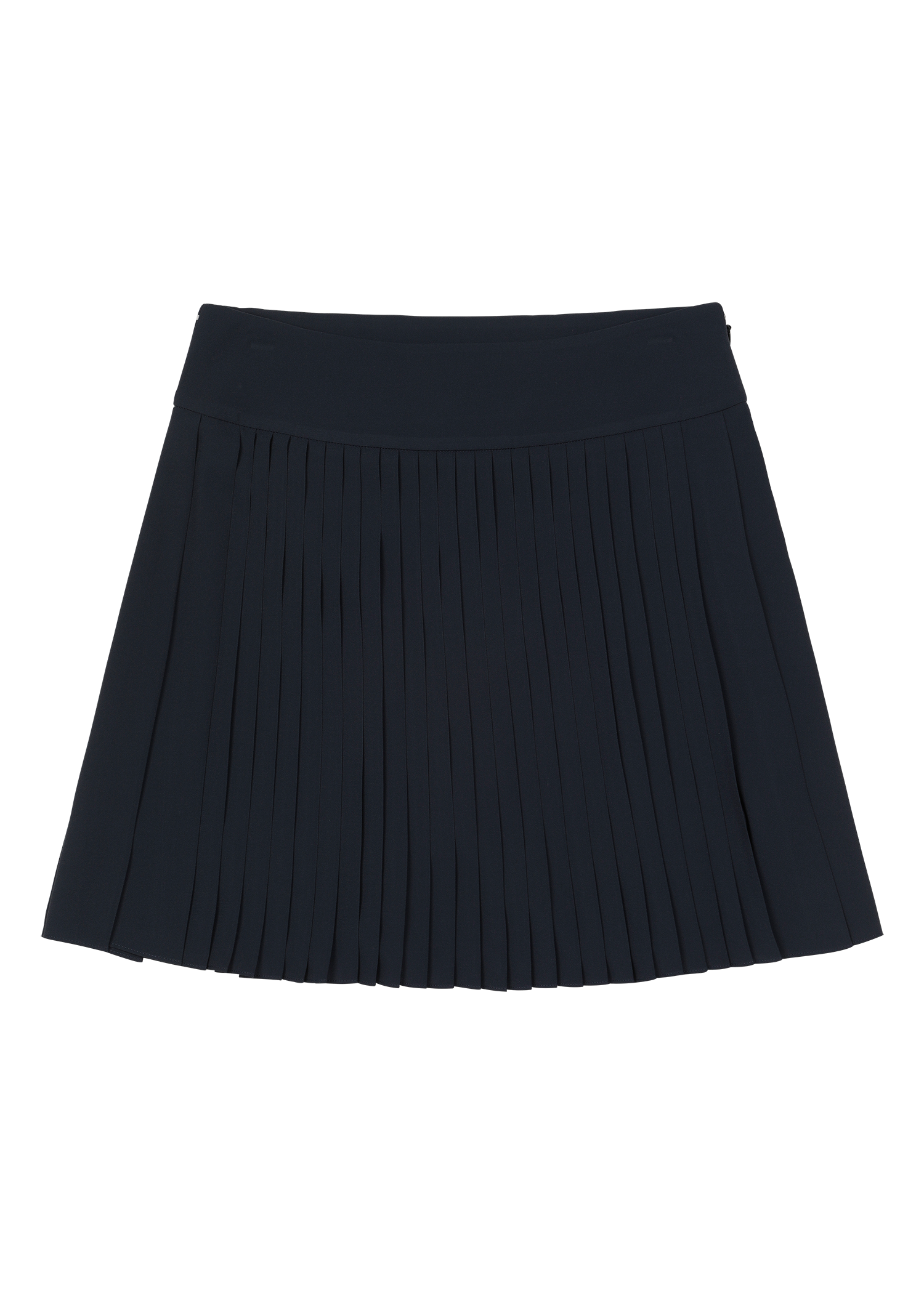 Pleated skort design with color-tipping detail
Simple waistband with a buckle point
Built-in inner shorts for comfortable movement