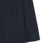 Pleated skort design with color-tipping detail
Simple waistband with a buckle point
Built-in inner shorts for comfortable movement