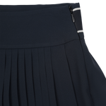 Pleated skort design with color-tipping detail
Simple waistband with a buckle point
Built-in inner shorts for comfortable movement