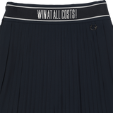Pleated skort design with color-tipping detail
Simple waistband with a buckle point
Built-in inner shorts for comfortable movement