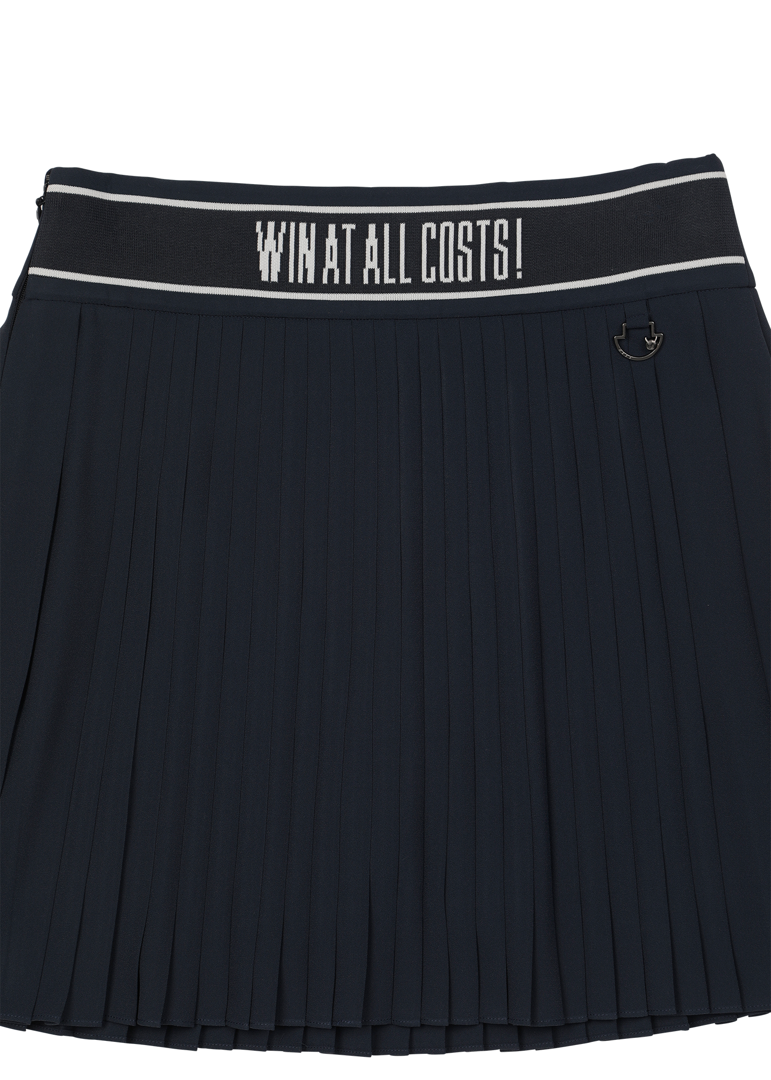Pleated skort design with color-tipping detail
Simple waistband with a buckle point
Built-in inner shorts for comfortable movement