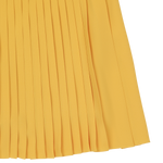 Pleated skort design with color-tipping detail
Simple waistband with a buckle point
Built-in inner shorts for comfortable movement