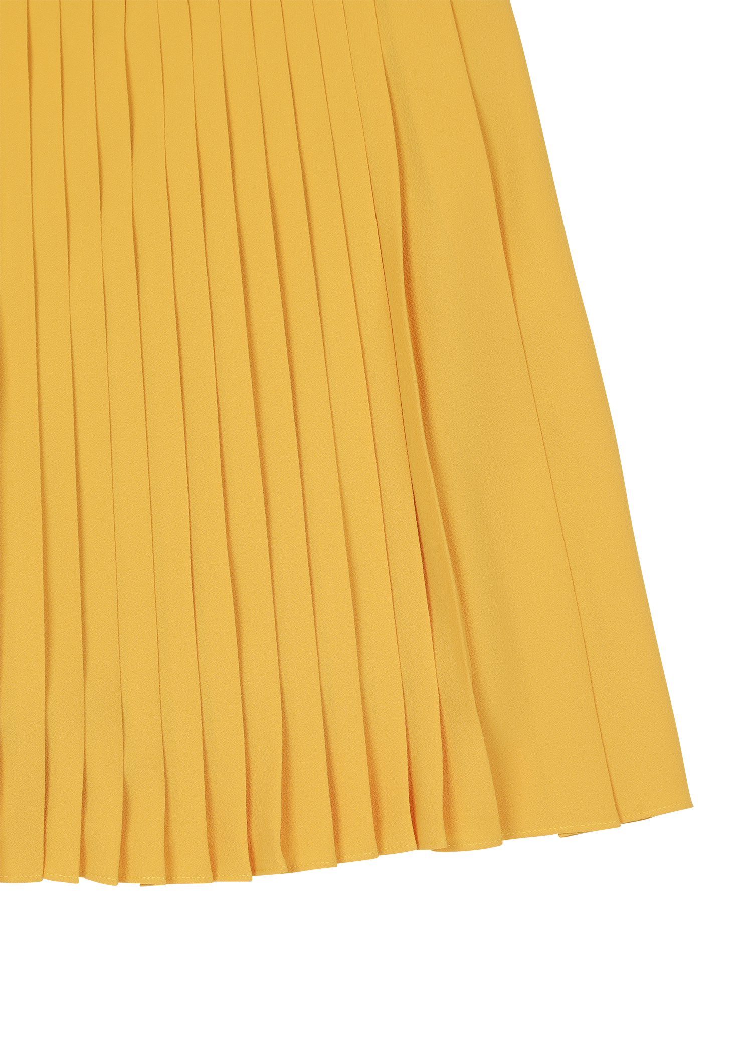 Pleated skort design with color-tipping detail
Simple waistband with a buckle point
Built-in inner shorts for comfortable movement