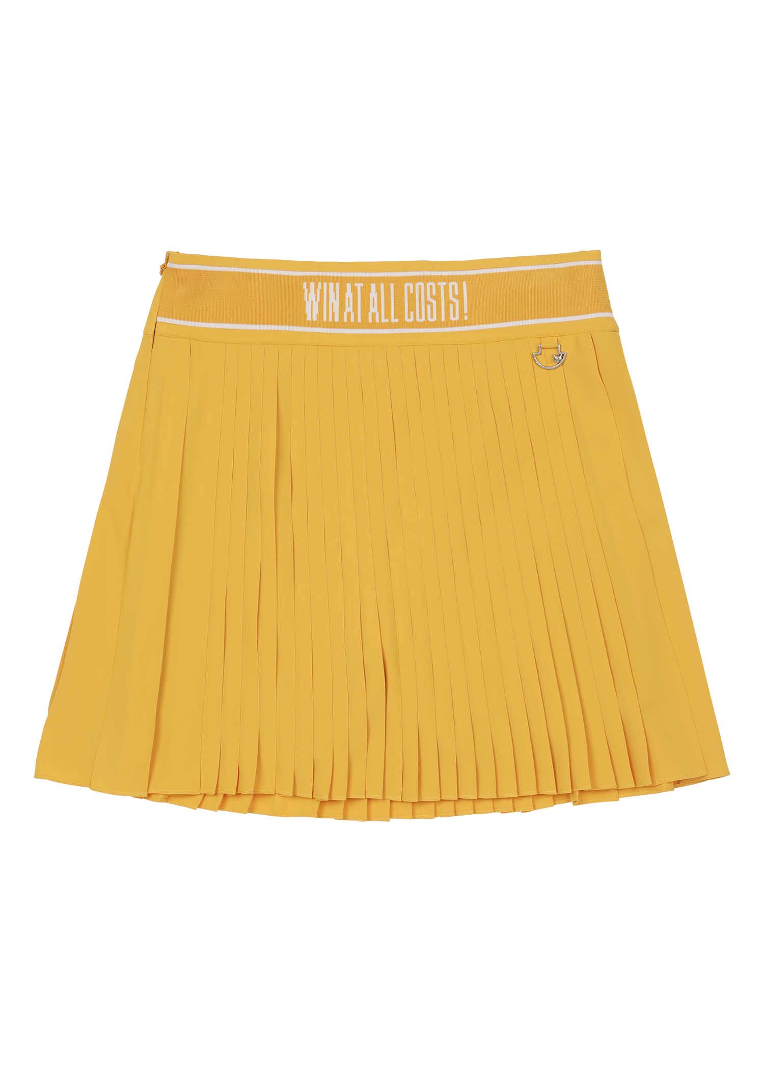 Pleated skort design with color-tipping detail
Simple waistband with a buckle point
Built-in inner shorts for comfortable movement