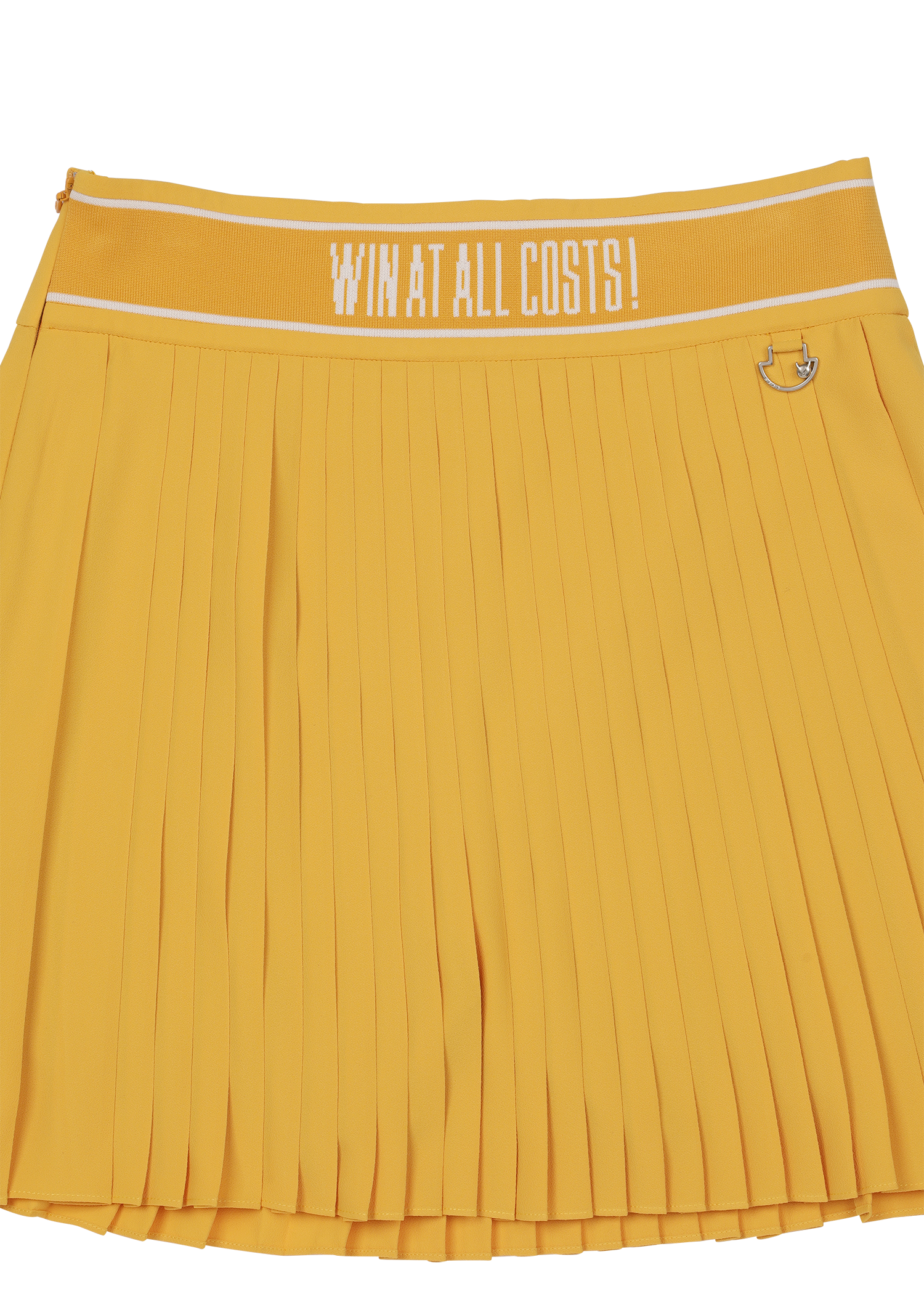 Pleated skort design with color-tipping detail
Simple waistband with a buckle point
Built-in inner shorts for comfortable movement