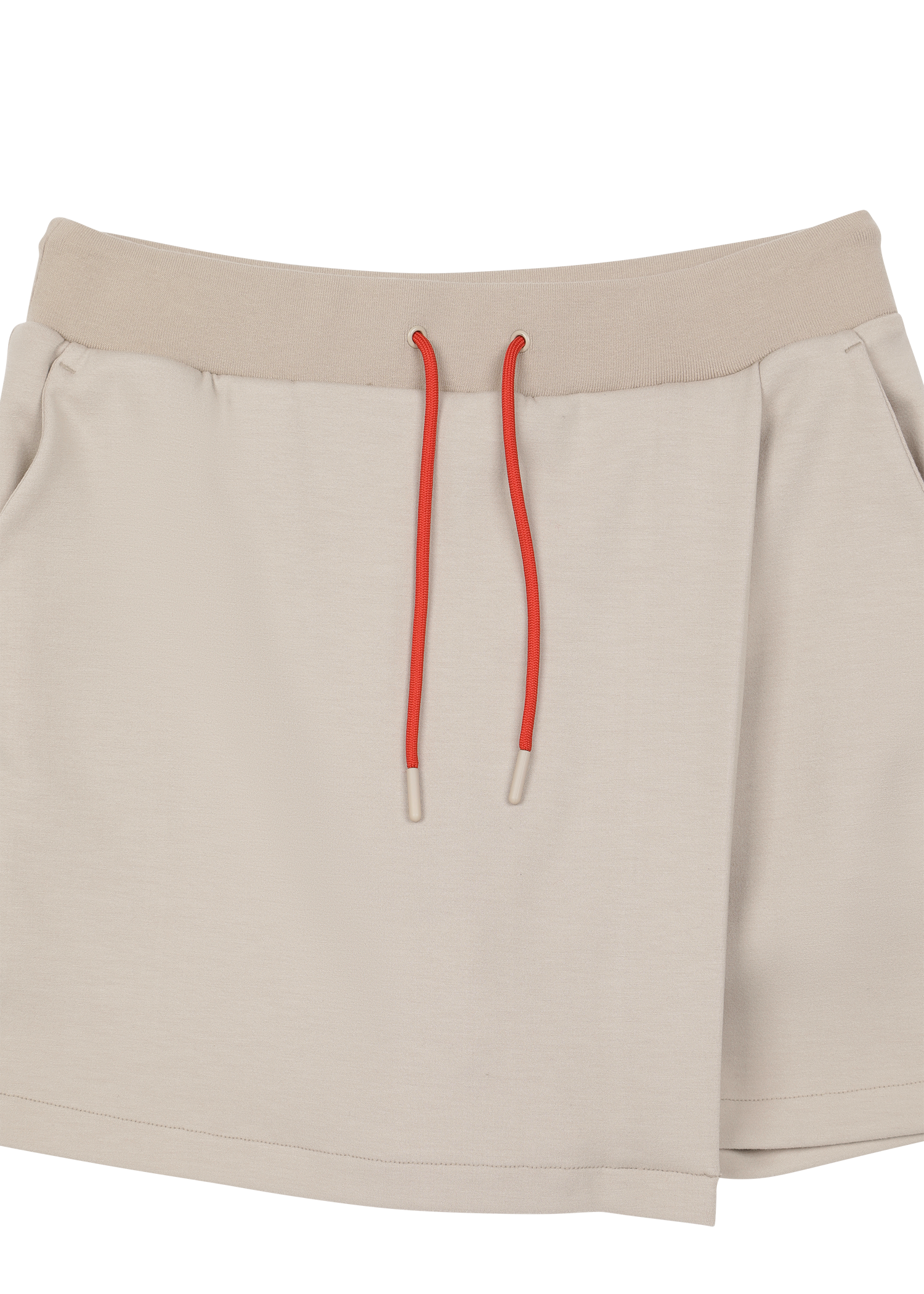 Wrap-over front panel for a clean layered look
Clean waistband with a basic drawstring
Relaxed silhouette for easy movement.