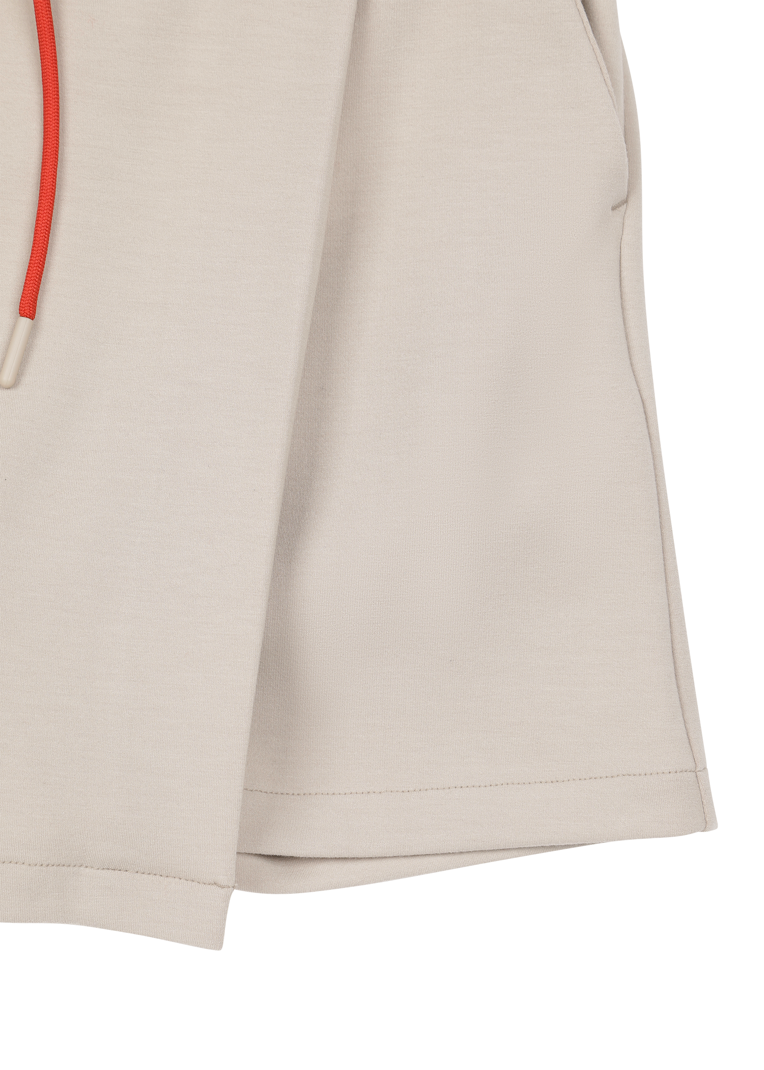 Wrap-over front panel for a clean layered look
Clean waistband with a basic drawstring
Relaxed silhouette for easy movement.