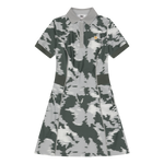 Short-sleeve polo dress with a smog camo pattern
WAAC slogan waistband point
Functional side pockets detail