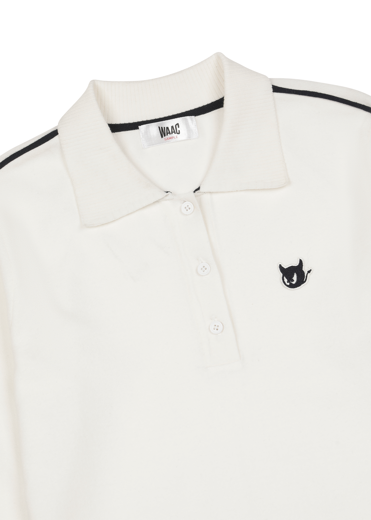 Soft knit polo with a slogan graphic
Front WAACKY logo detail
Comfortable texture with a casual WAAC mood