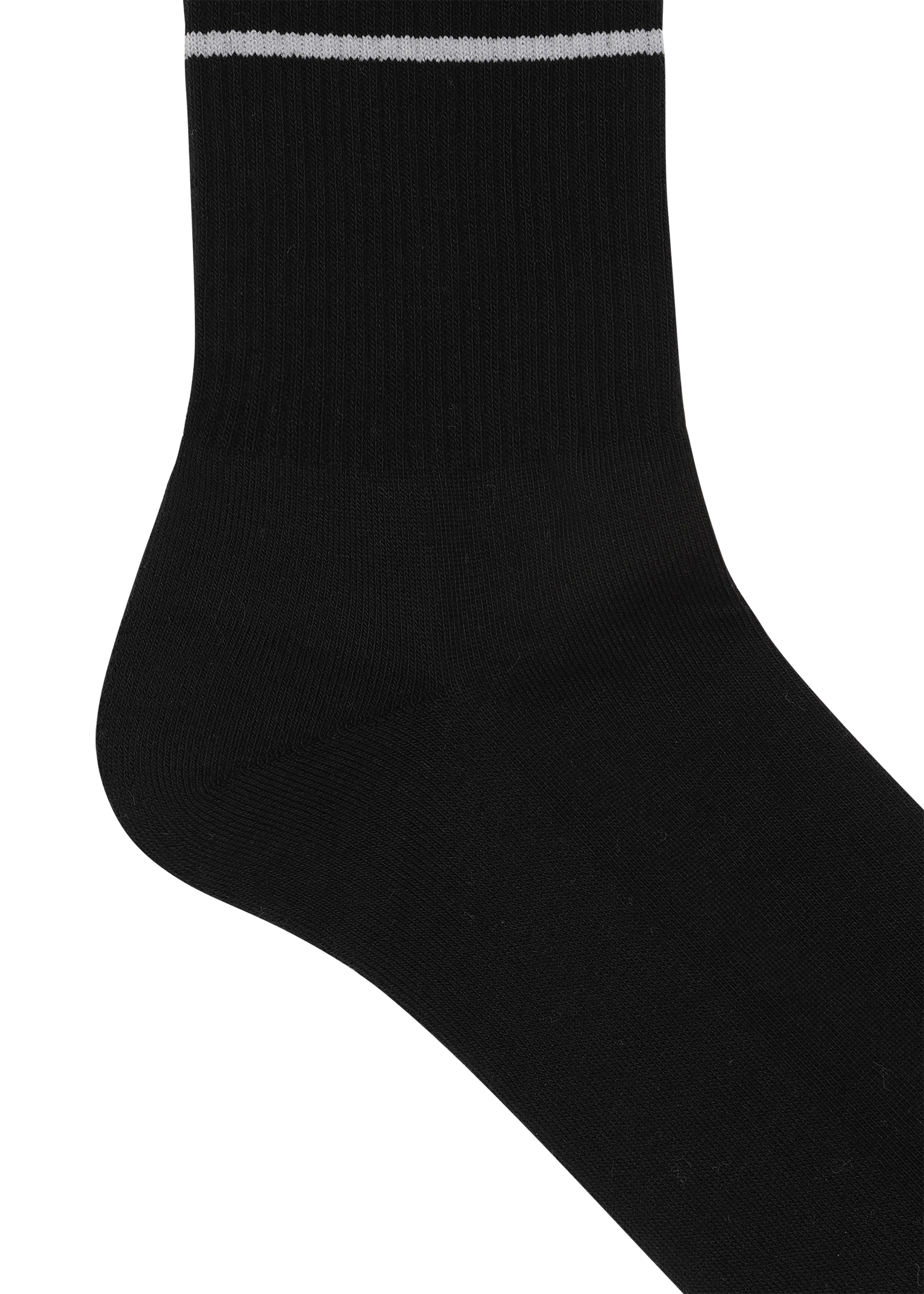 Color 3-pack Socks
Mid-length socks with contrast stripe detail
Simple logo lettering on the cuff
Comes as a three-color pack