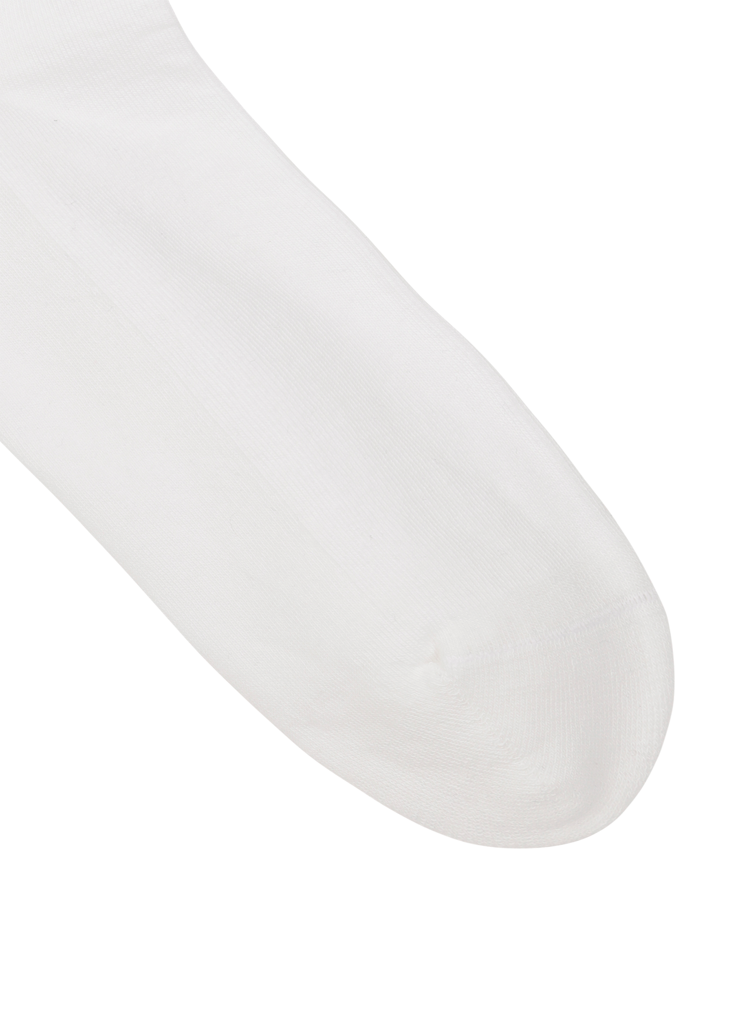 Color 3-pack Socks
Mid-length socks with contrast stripe detail
Simple logo lettering on the cuff
Comes as a three-color pack