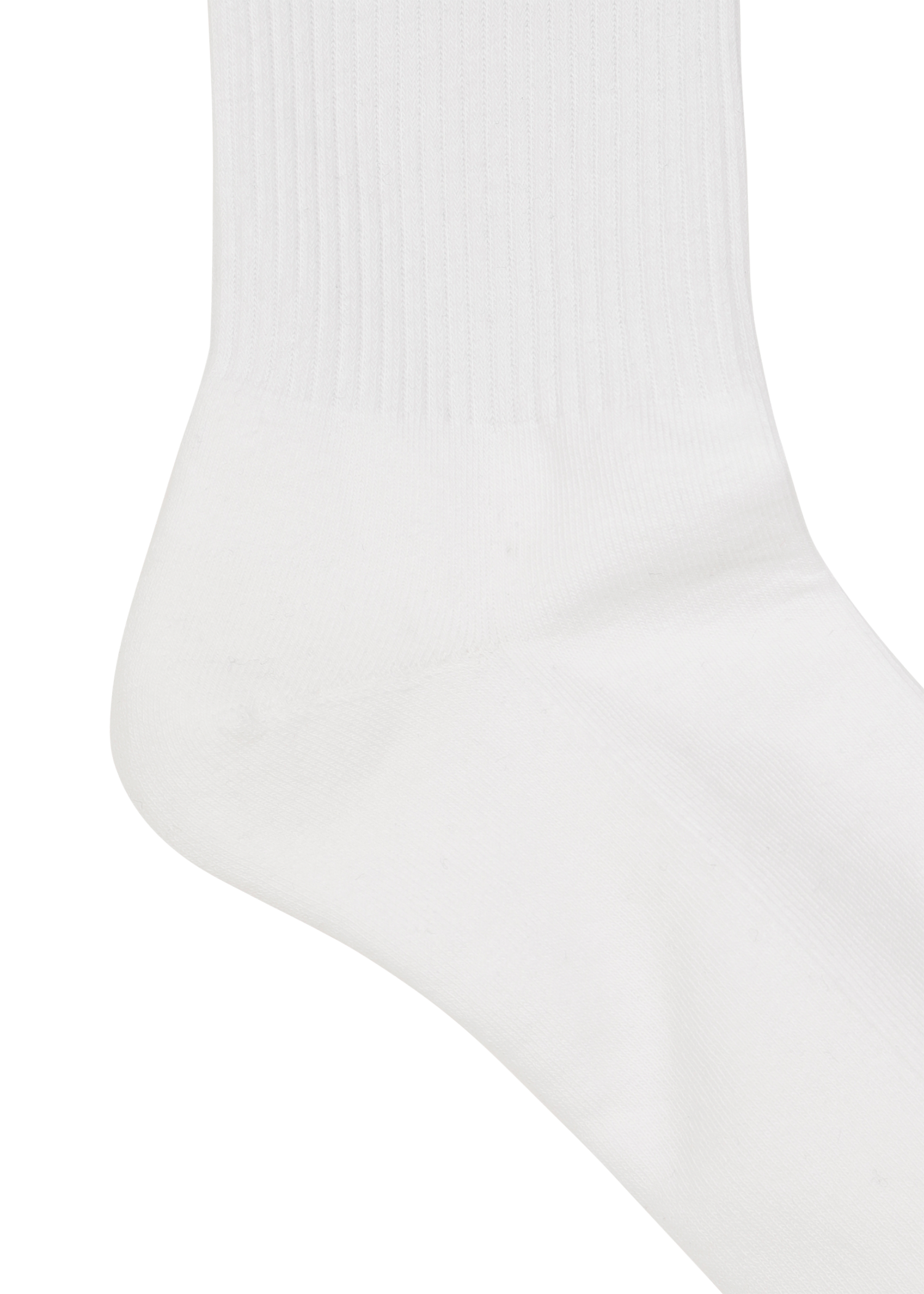 Color 3-pack Socks
Mid-length socks with contrast stripe detail
Simple logo lettering on the cuff
Comes as a three-color pack