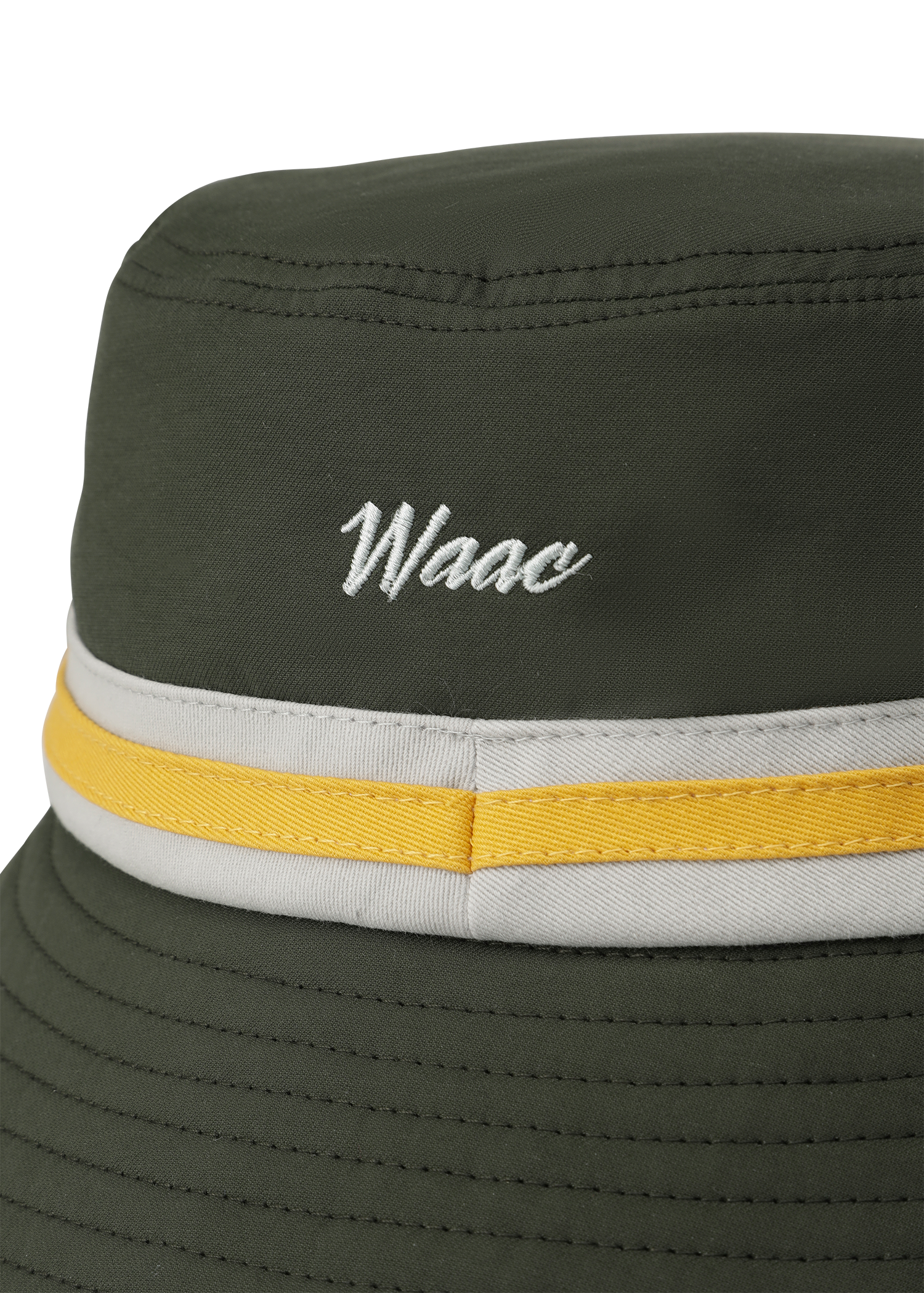Color Tape Bucket Hat
with a color-tape accent&nbsp;
Front WAACKY emblem detail
Wide brim for a balanced silhouette