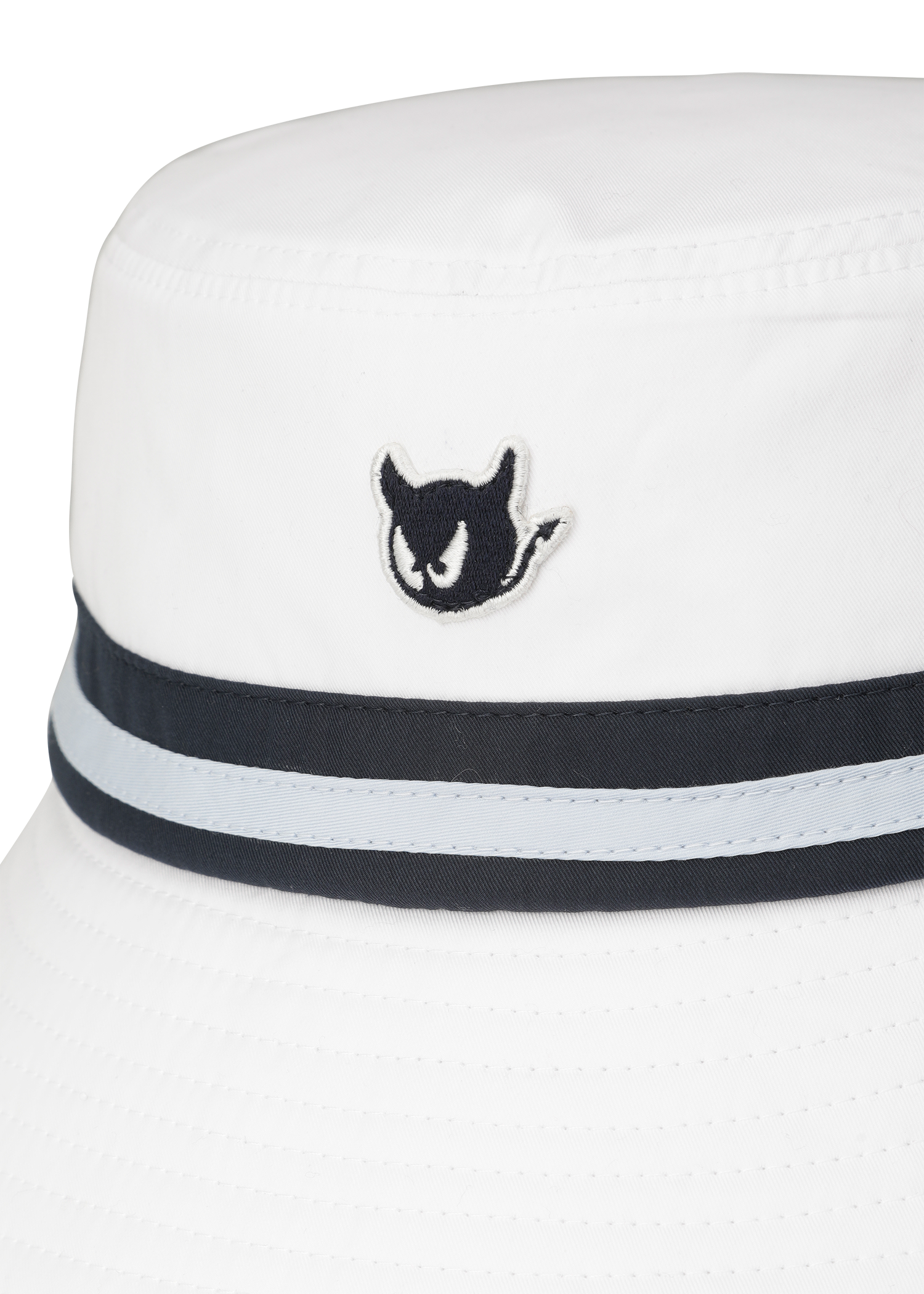 Color Tape Bucket Hat
with a color-tape accent&nbsp;
Front WAACKY emblem detail
Wide brim for a balanced silhouette