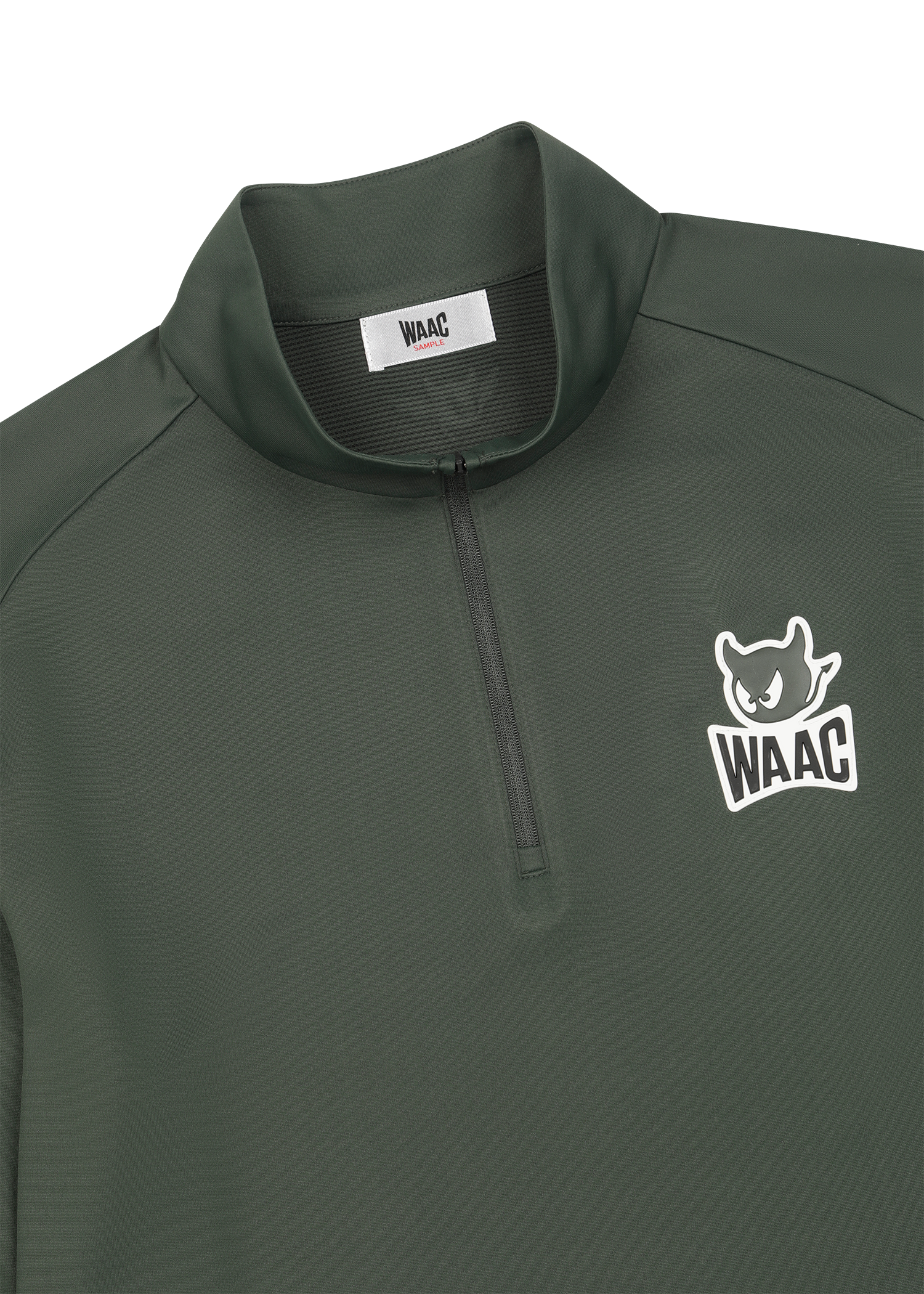 Lightweight half zip mid layer for transitional warmth
Reflective Players patch detail
Bold sleeve slogan graphic