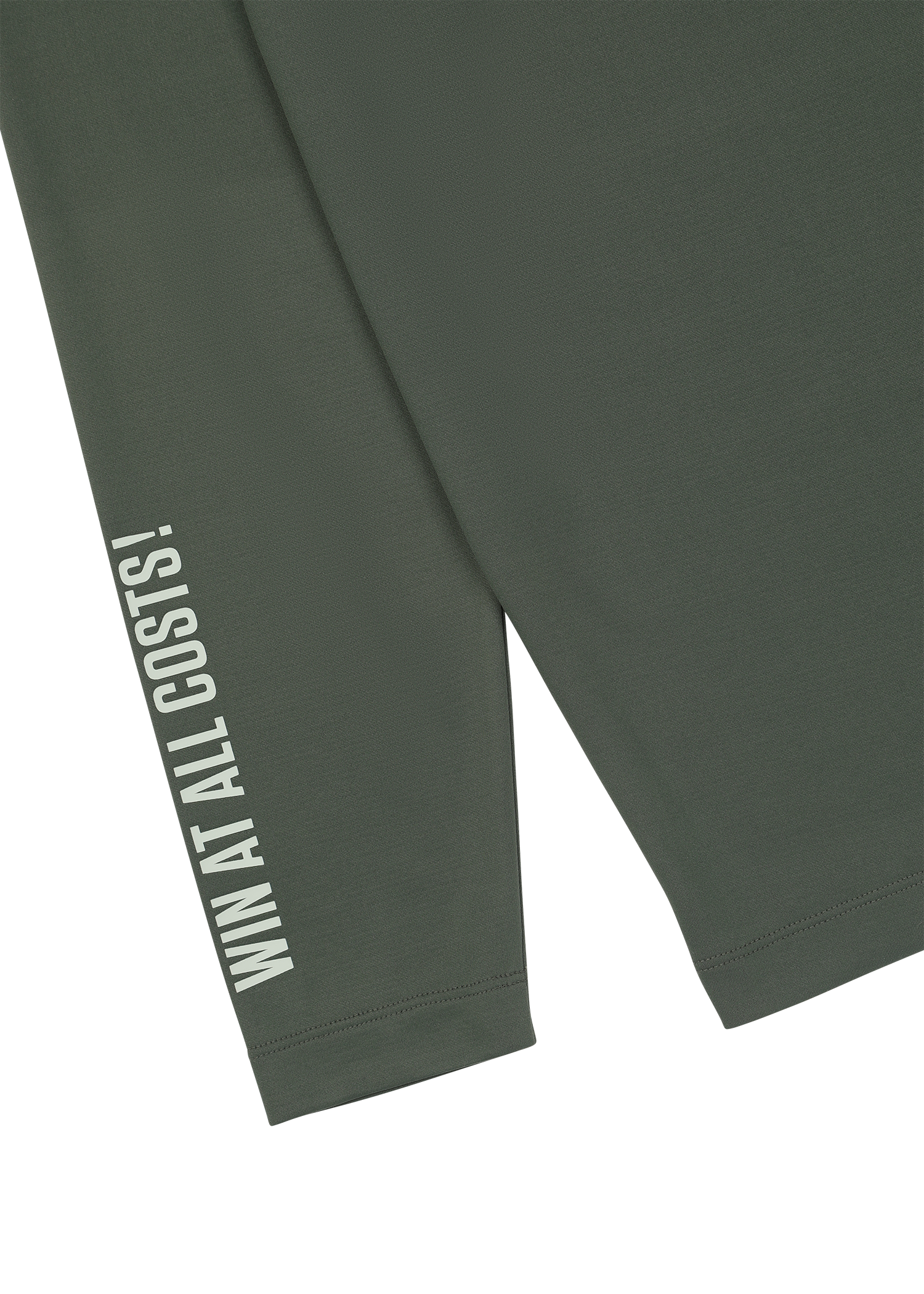 Lightweight half zip mid layer for transitional warmth
Reflective Players patch detail
Bold sleeve slogan graphic