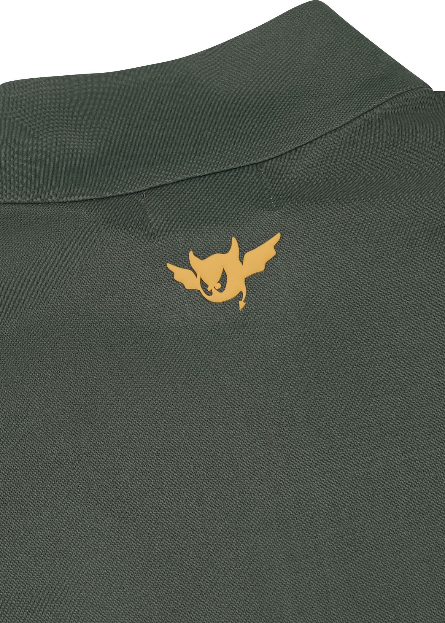 Lightweight half zip mid layer for transitional warmth
Reflective Players patch detail
Bold sleeve slogan graphic