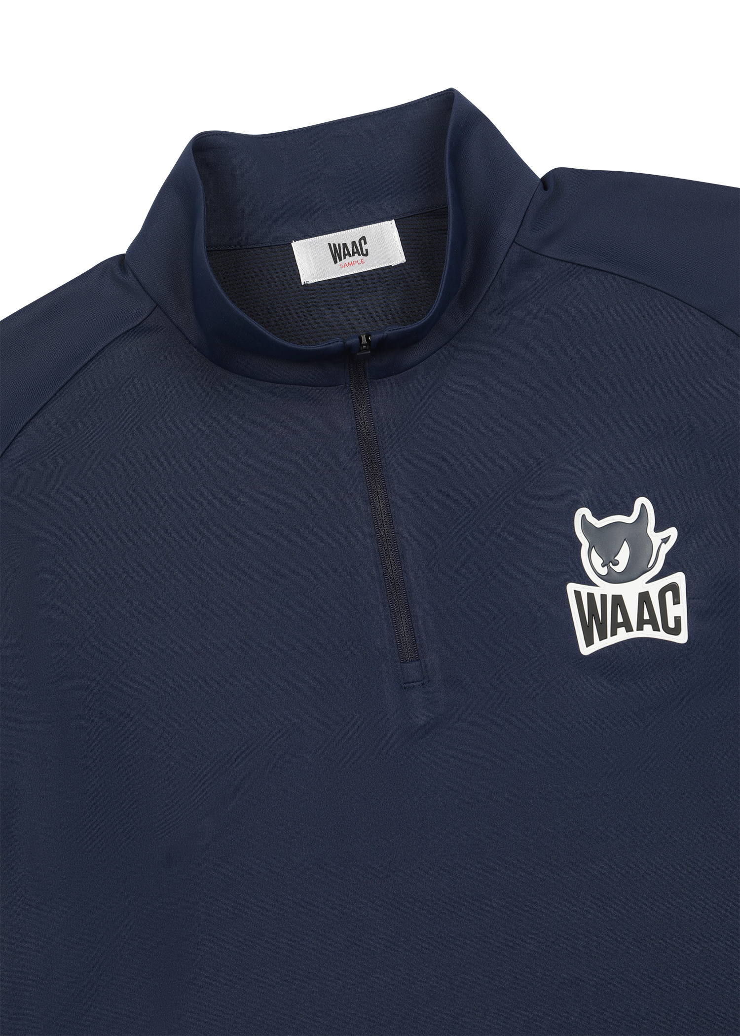 Lightweight half zip mid layer for transitional warmth
Reflective Players patch detail
Bold sleeve slogan graphic