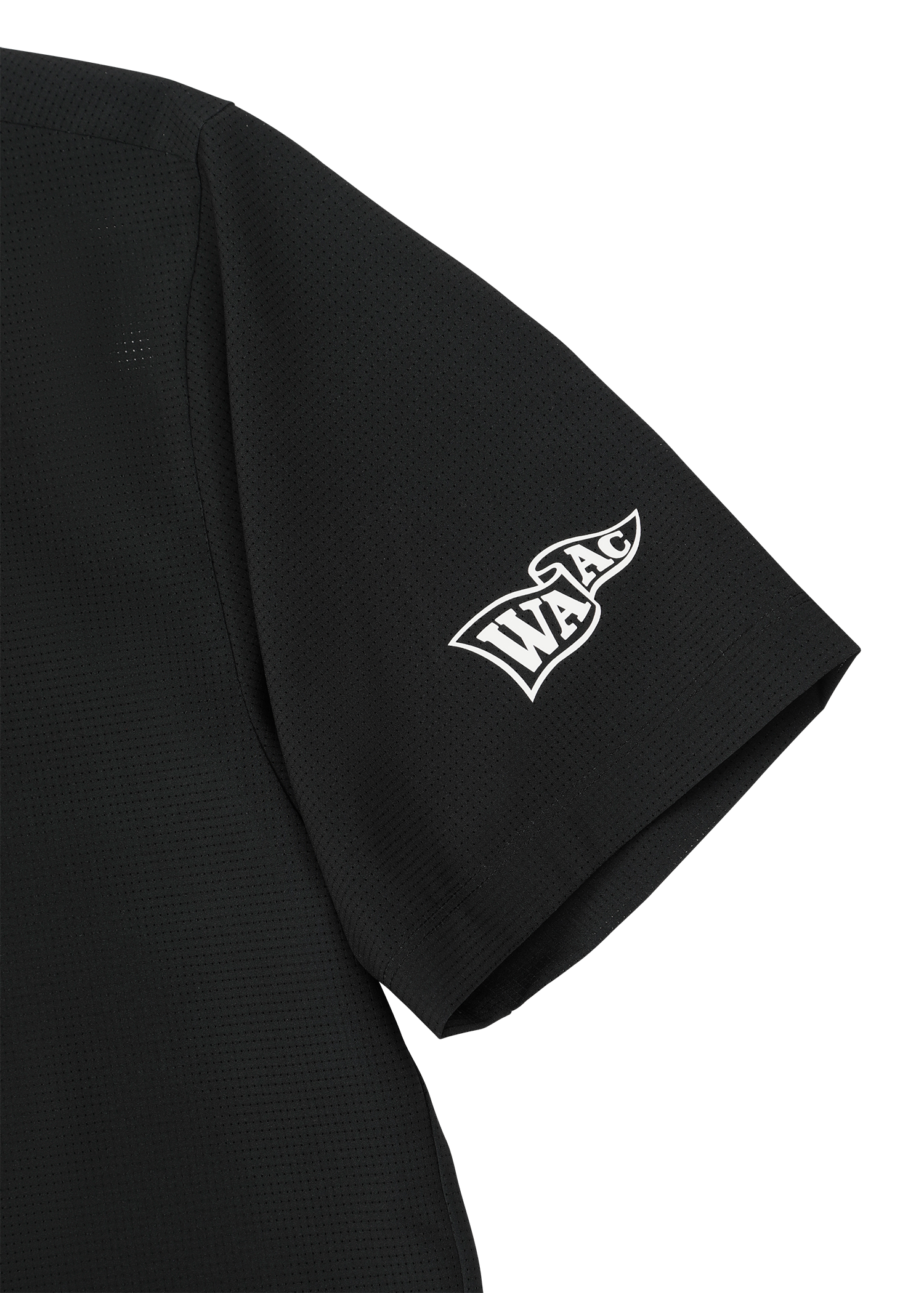 Air mesh polo in a relaxed loose fit
Front slogan and multi logo details
Breathable structure for active wear