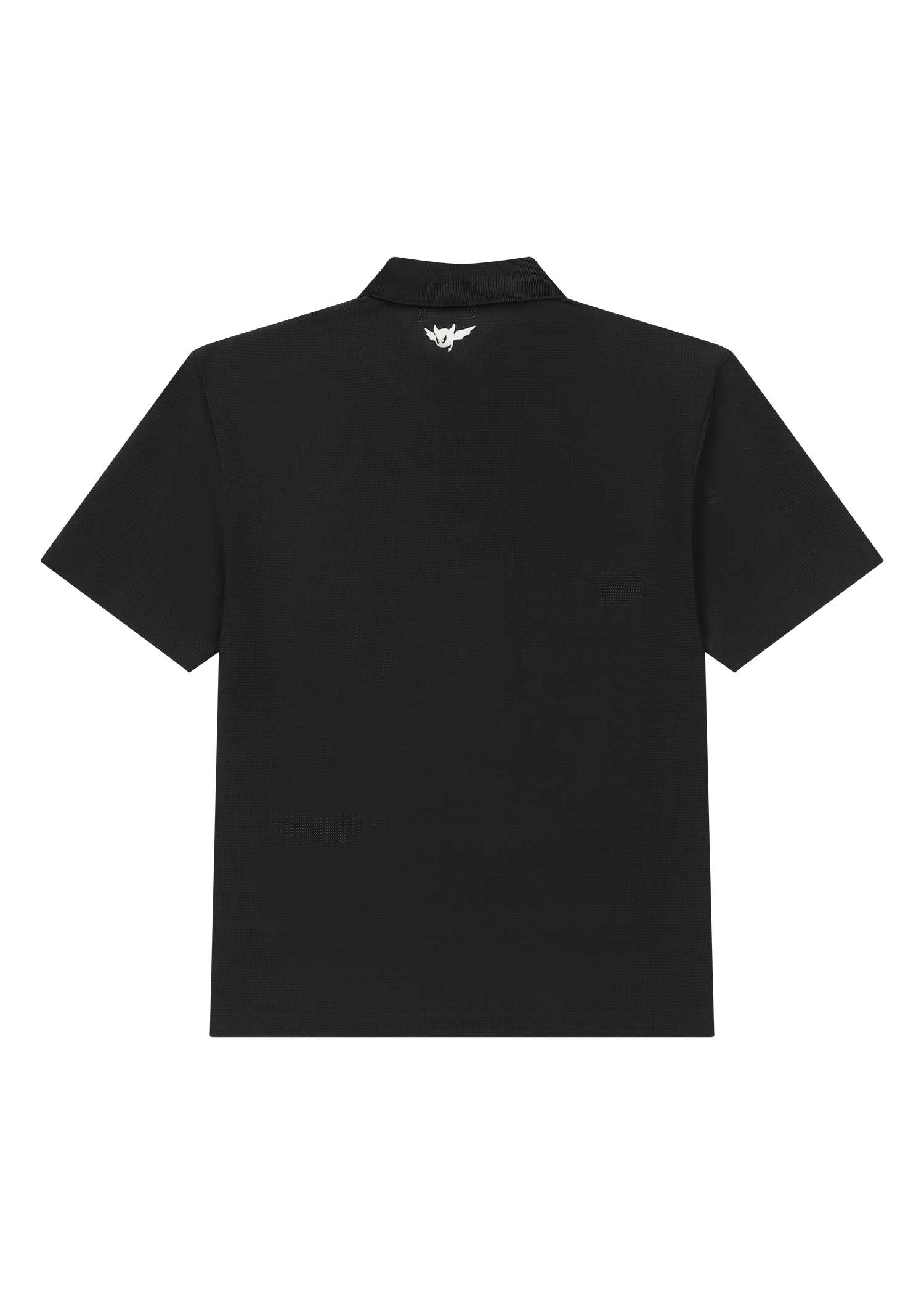Air mesh polo in a relaxed loose fit
Front slogan and multi logo details
Breathable structure for active wear