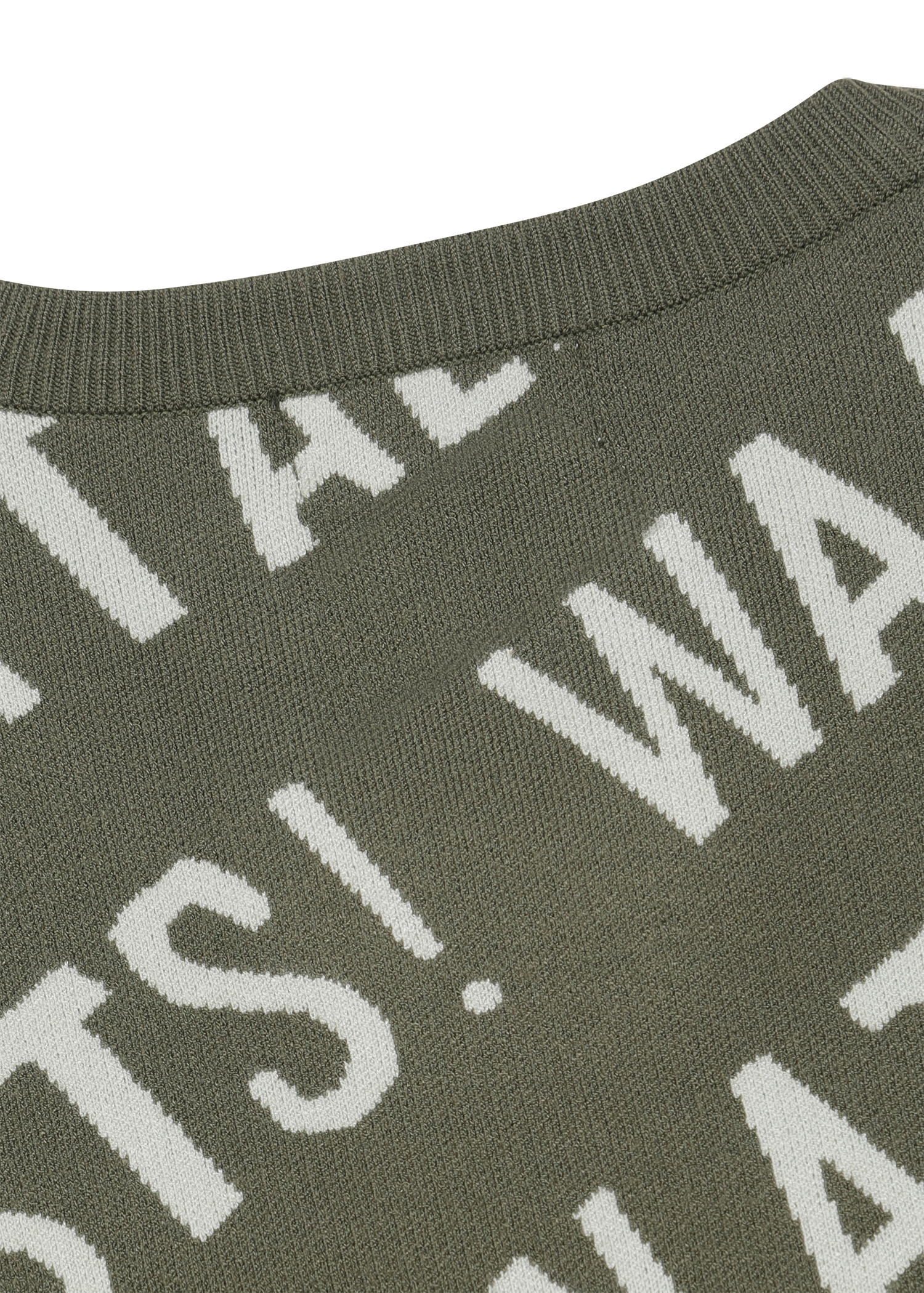 Soft regular fit round neck sweater
Diagonal all-over WAAC slogan pattern
Ribbed trims for a clean finish