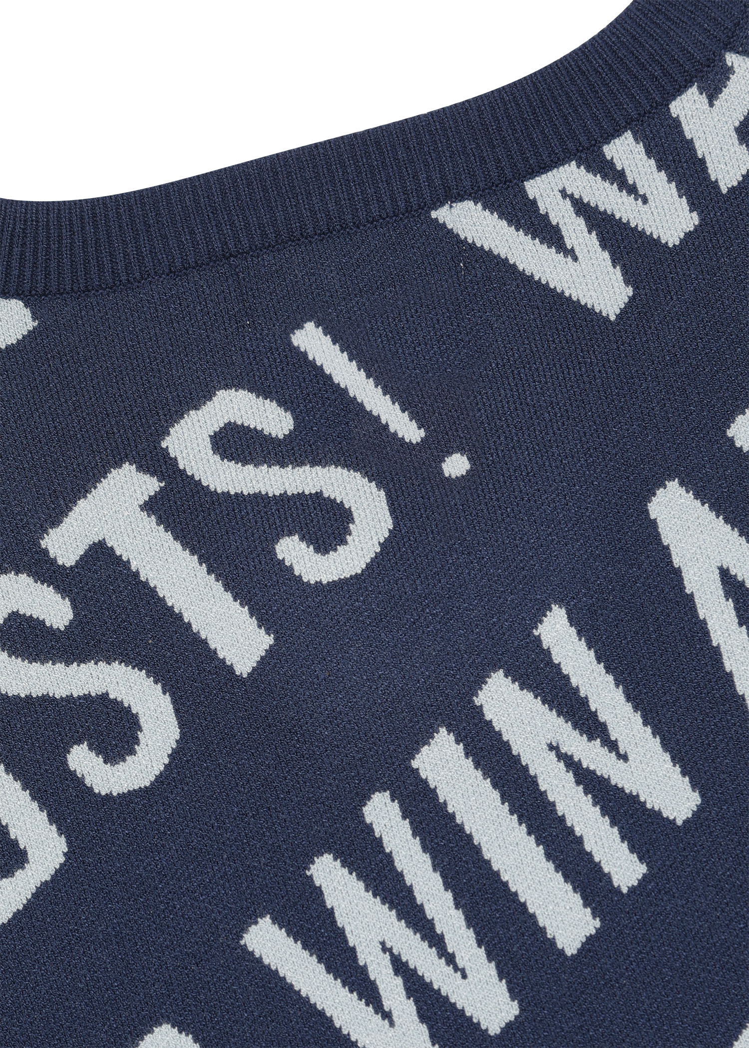Soft regular fit round neck sweater
Diagonal all-over WAAC slogan pattern
Ribbed trims for a clean finish