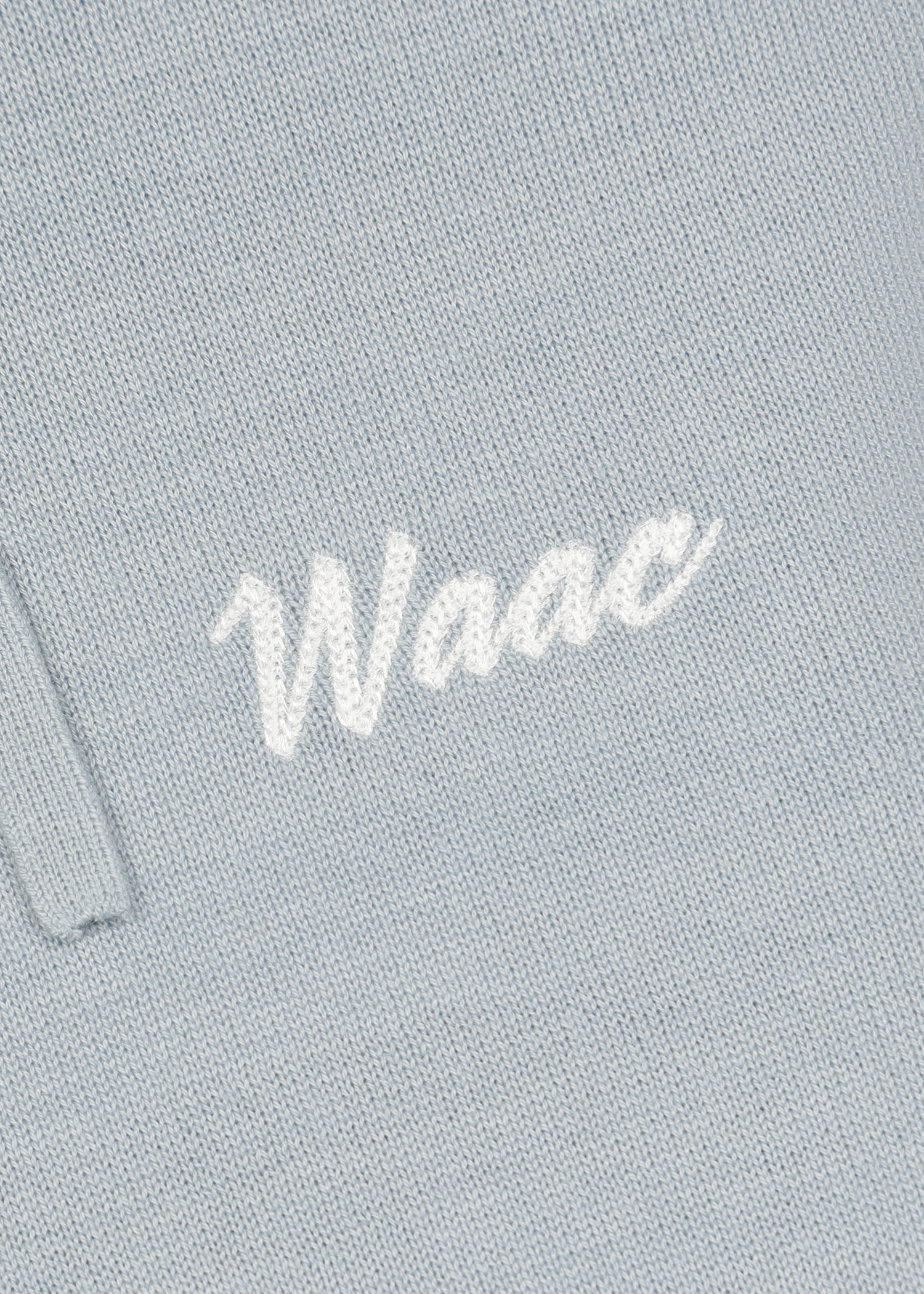 Soft hoodie sweater with a relaxed fit
Playful WAACKY flag graphic
Easy fit for everyday athletic wear